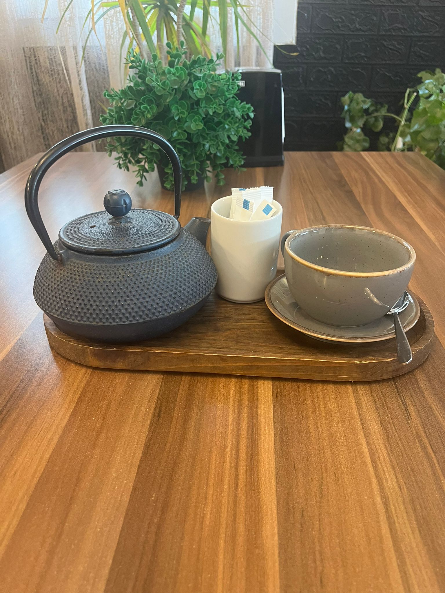 Bir Fincan Çay, Bir Güler Yüz background